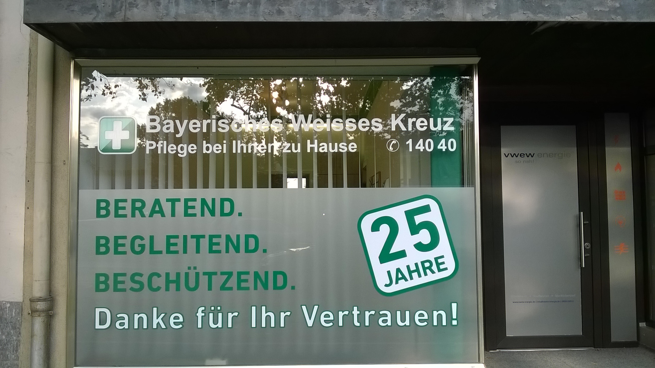 Willkommen beim Bayerischen Weissen Kreuz, Ihrem Sozialdienstleister in Kaufbeuren und Umgebung. Sie brauchen unsere Hilfe bei der Pflege, eine Beratung oder haben Fragen / Anregungen, dann schreiben Sie uns oder rufen Sie uns an. Willkommen beim Bayerischen Weissen Kreuz, Ihrem Sozialdienstleister in Kaufbeuren und Umgebung. Sie brauchen unsere Hilfe bei der Pflege, eine Beratung oder haben Fragen / Anregungen, dann schreiben Sie uns oder rufen Sie uns an.